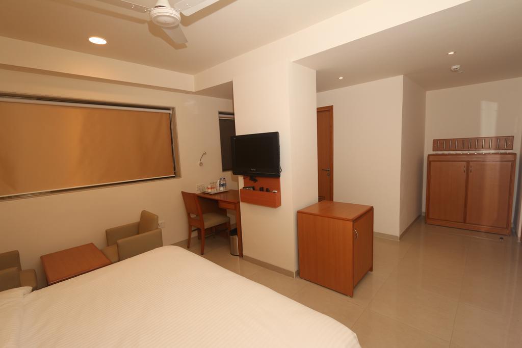 Thane Hotel 3*